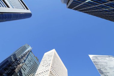 modern binalar mavi bir gökyüzü 