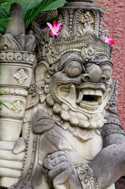 Bali Taş Heykeli Yakından bakınca