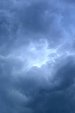 Gökyüzündeki fırtına bulutları