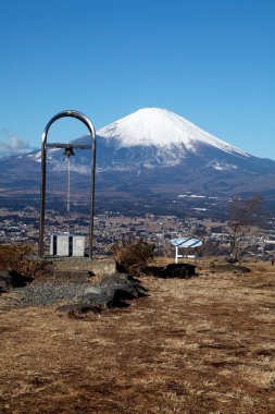 Fuji Dağı ve Japonya 'daki tapınak çanlarıyla güzel bir manzara..