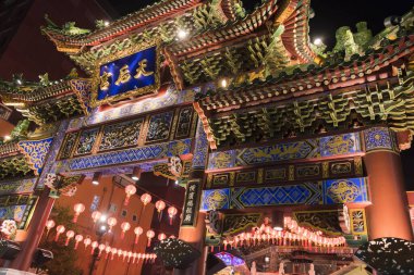 Tapınak manzarası, geleneksel Japon mimarisi.