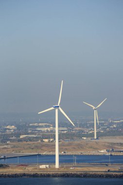 Şehirde elektrik üretimi için rüzgar jeneratörleri 