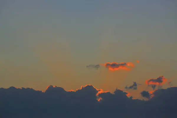 Malownicze Ujęcie Pięknego Zachodu Słońca Chmurami — Zdjęcie stockowe
