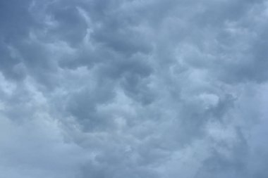 Gökyüzündeki fırtına bulutları