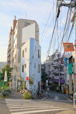 Dogenzaka 'da dar bir sokak, Shibuya, Tokyo, Japonya' da bir bölge.