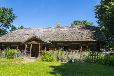 Litvanya Halk Müzesi 'ndeki eski ahşap ev, Litvanya Açık Hava Müzesi olarak da bilinir, Rumsiskes, Kaunas County' de bulunur.