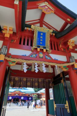 TOKYO, JAPONYAN - Turistler Sensoji Tapınağını ziyaret ediyor. Tapınak, Asakusa 'nın sembolüdür ve Tokyo, Japonya' daki en eski tapınaktır.