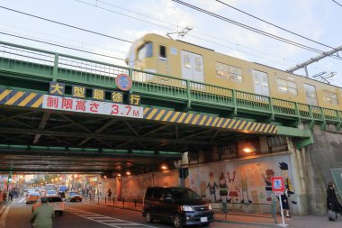 Japonya. Tren istasyonlu şehir. 