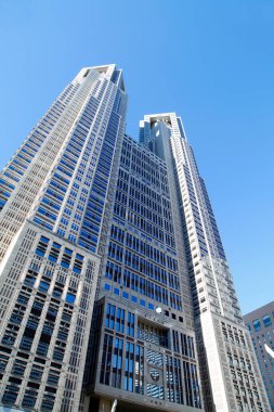 modern binalar mavi bir gökyüzü 