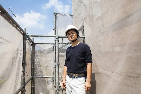 Retrato Trabajador Japonés Guapo Posando Sitio Construcción —  Fotos de Stock