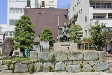 Japonya 'nın Fukui kentindeki Kitanosho Kalesi' ndeki Shibata Katsuie heykelinin kalıntıları.