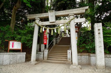 Japon şehrinin geleneksel tapınak kapısı.