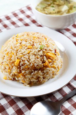 Yakimeshi 'nin Japon pilavının üst görüntüsü.