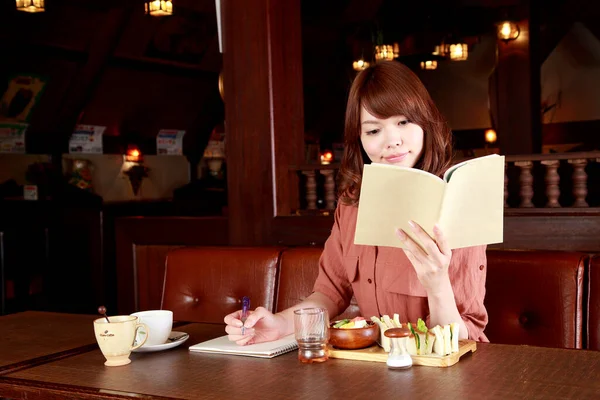 Redhead Japanese Woman Working Cafe Portrait Beauty Businesswoman Writing Notebook — Stock Photo, Image