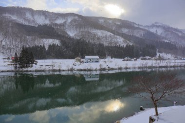 Kış göl Dağları 