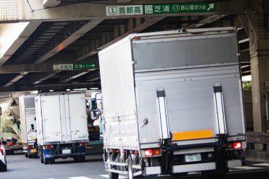 Tokyo, Japonya - 17 Ağustos - 17 Ağustos 19: Tokyo 'da insanlar araba kullanıyor.