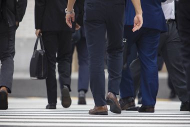 Sokakta yürüyen insanlar, şehir konsepti 