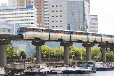 Tren Japonya 'da modern demiryolu ile hareket ediyor. 