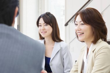 Asyalı meslektaşları da içeren bir proje ekibi.