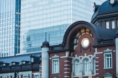 Tokyo İstasyonu, Japonya 'nın en büyük tren istasyonu ve en işlek istasyonu olan 1914 yılında açıldı.