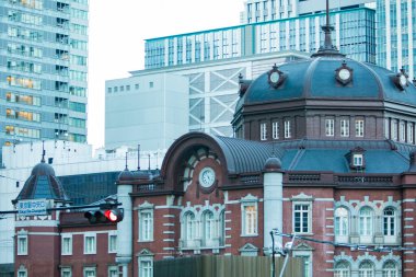Tokyo İstasyonu, Japonya 'nın en büyük tren istasyonu ve en işlek istasyonu olan 1914 yılında açıldı.