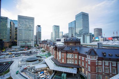 Tokyo İstasyonu, Japonya 'nın en büyük tren istasyonu ve en işlek istasyonu olan 1914 yılında açıldı.