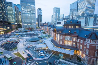 Tokyo İstasyonu, Japonya 'nın en büyük tren istasyonu ve en işlek istasyonu olan 1914 yılında açıldı.