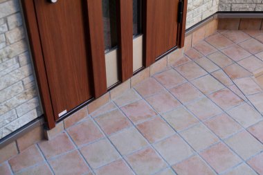 Yeni ahşap ev, modern bina, kapatın.