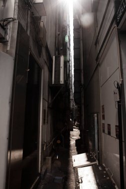 Gün ışığında şehir binalarının genel görünümü.