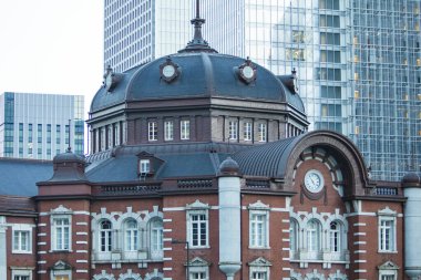 Tokyo İstasyonu, Japonya 'nın en büyük tren istasyonu ve en işlek istasyonu olan 1914 yılında açıldı.