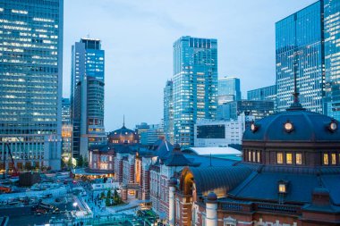 Tokyo İstasyonu, Japonya 'nın en büyük tren istasyonu ve en işlek istasyonu olan 1914 yılında açıldı.