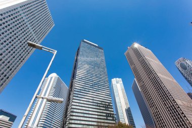 Tokyo, Japonya 'da binaları olan modern şehir manzarası