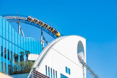 Tokyo, Japonya 'da Thunder Dolphin roller coaster
