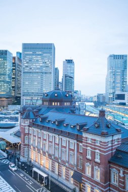 Tokyo İstasyonu, Japonya 'nın en büyük tren istasyonu ve en işlek istasyonu olan 1914 yılında açıldı.