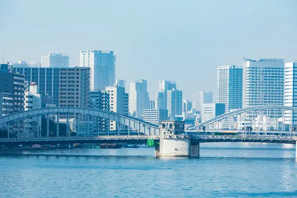 Sumida-ku, Tokyo, Japonya. Sumida Nehri Umaya Köprüsü