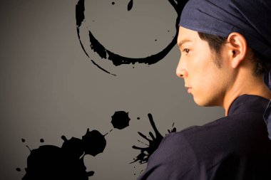 Geleneksel Japon kıyafetleri, kültür sanatı ve konsepti olan Asyalı bir adam.