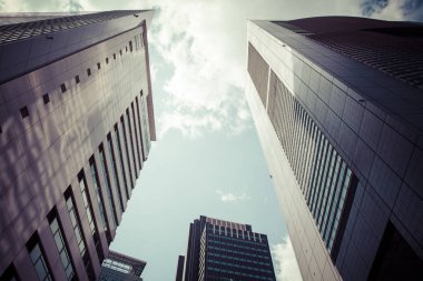 Gökyüzü üzerindeki modern mimari 