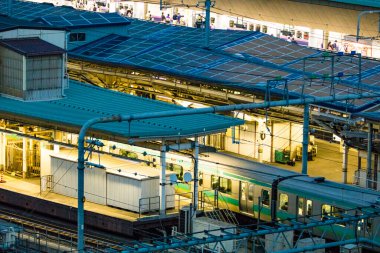Tokyo 'daki tren istasyonu. Japonya