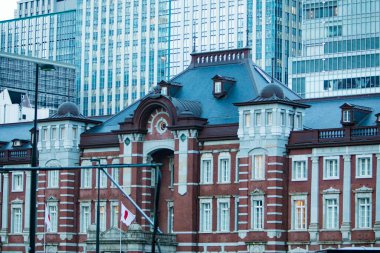 Tokyo İstasyonu, Japonya 'nın en büyük tren istasyonu ve en işlek istasyonu olan 1914 yılında açıldı.