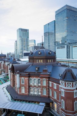 Tokyo İstasyonu, Japonya 'nın en büyük tren istasyonu ve en işlek istasyonu olan 1914 yılında açıldı.