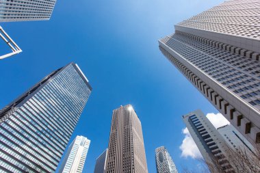 Tokyo, Japonya 'da binaları olan modern şehir manzarası