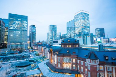 Tokyo İstasyonu, Japonya 'nın en büyük tren istasyonu ve en işlek istasyonu olan 1914 yılında açıldı.