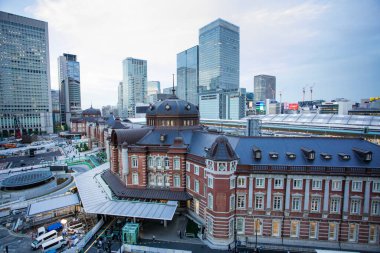 Tokyo İstasyonu, Japonya 'nın en büyük tren istasyonu ve en işlek istasyonu olan 1914 yılında açıldı.