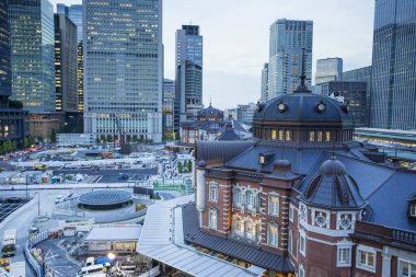 Tokyo İstasyonu, Japonya 'nın en büyük tren istasyonu ve en işlek istasyonu olan 1914 yılında açıldı.