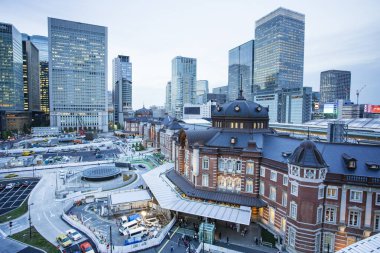 Tokyo İstasyonu, Japonya 'nın en büyük tren istasyonu ve en işlek istasyonu olan 1914 yılında açıldı.