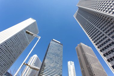 Tokyo, Japonya 'da binaları olan modern şehir manzarası