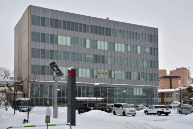 hokkaido, japan - Aralık 0 1, 2 0 15: kar - kaplanmış şehir Sapporo, hokkaido