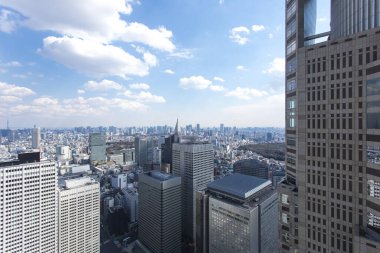 Tokyo, Japonya 'da binaları olan modern şehir manzarası