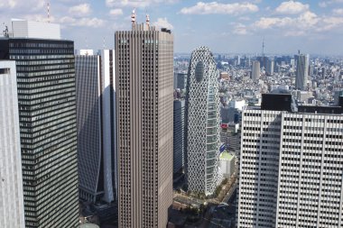 Tokyo, Japonya 'da binaları olan modern şehir manzarası