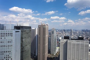 Tokyo, Japonya 'da binaları olan modern şehir manzarası